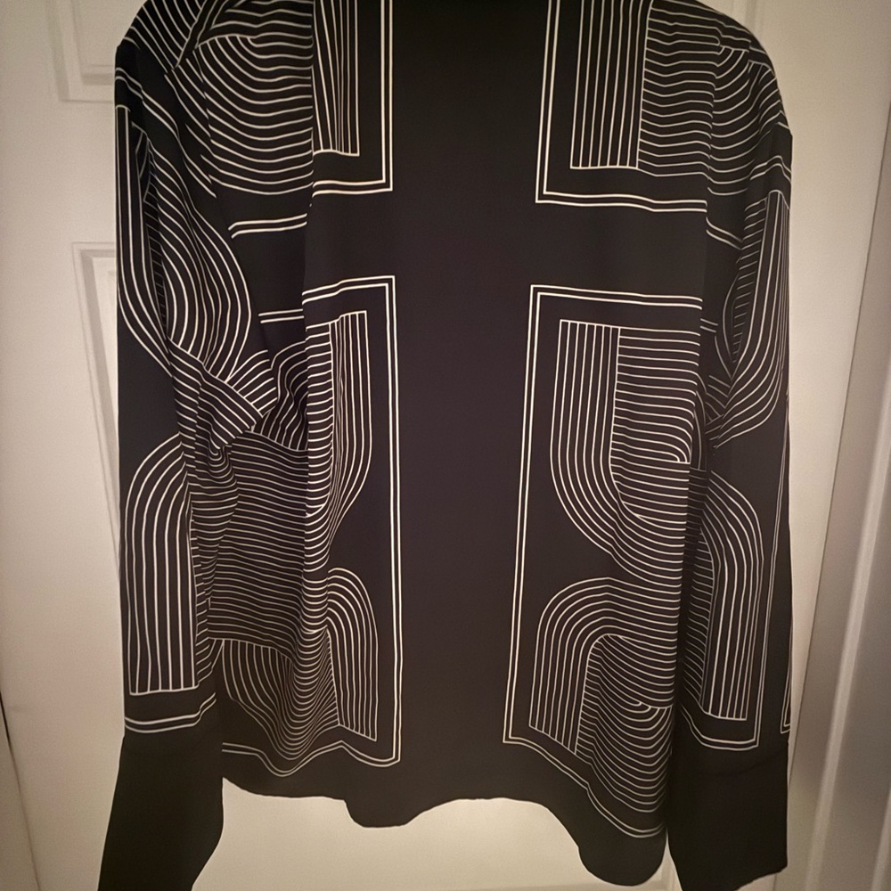 H&M Black Button-Up Shirt with White Geometric Print - Picture 6 of 7